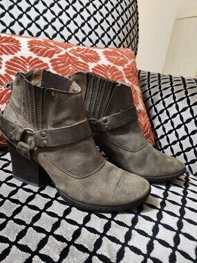 Born B.O.C. Lacey Leather Ankle Boots – Size 9